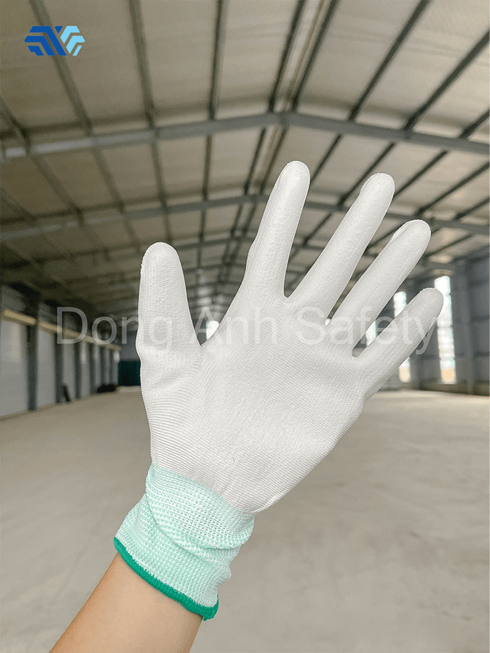 Công dụng nổi bật nhất của găng tay PU là chống ma sát, chống tĩnh điện và chống mài mòn 