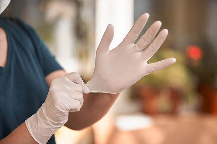 Sử dụng vào bảo quản găng tay y tế đúng cách giúp tăng hiệu quả sử dụng và đảm bảo độ an toàn tuyệt đối (Nguồn ảnh: Sưu tầm)