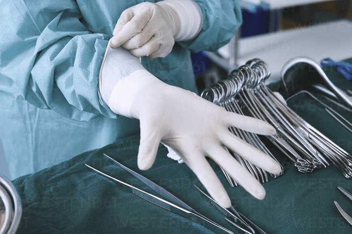 Việc hiểu rõ cách sử dụng găng tay y tế để đảm bảo quá trình làm phẫu thuật diễn ra hiệu quả là vô cùng cần thiết