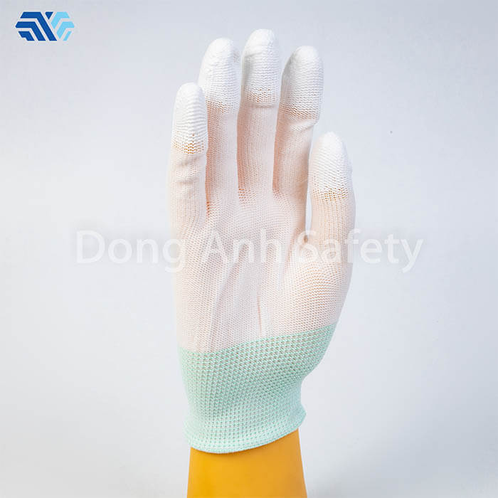 Găng tay phủ PU giúp tăng độ bám và chống mài mòn, chống cắt cấp độ nhẹ