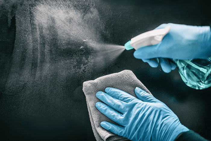 Găng tay y tế có bột được sử dụng trong công việc hàng ngày