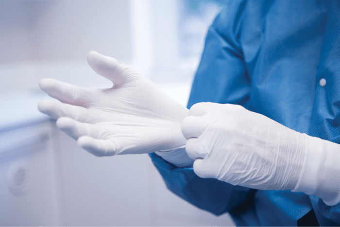 Găng tay y tế dùng để làm gì? Câu trả lời là găng tay y tế có nhiều lợi ích và được dùng trong nhiều lĩnh vực khác nhau như y tế, thẩm mỹ, công nghiệp điện tử,...