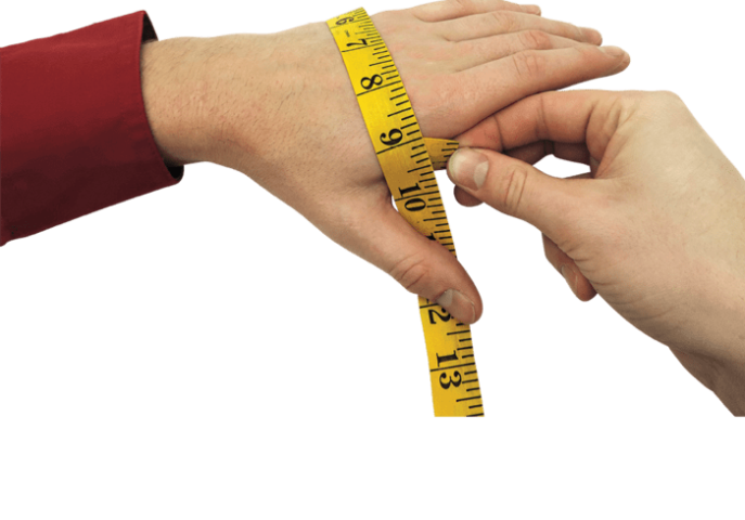 Bạn nên sử dụng thước dây có vạch chia inch hoặc cm để dễ dàng hơn trong việc lựa chọn size găng tay y tế