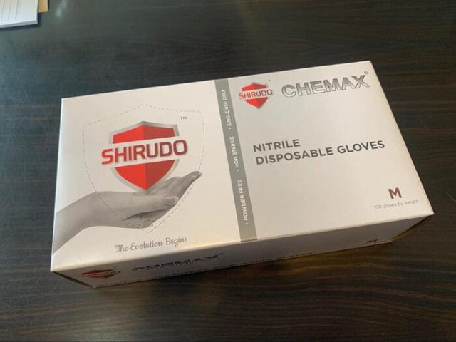 1 hộp găng tay y tế bao nhiêu đôi? Găng tay Nitrile Shirudo được đóng gói 50 đôi/hộp