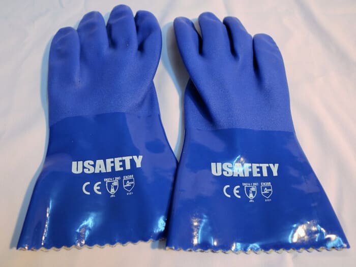 Găng tay chống dầu và hóa chất Usafety có thiết kế an toàn, giúp bảo vệ tay toàn diện (Nguồn ảnh: Sưu tầm)