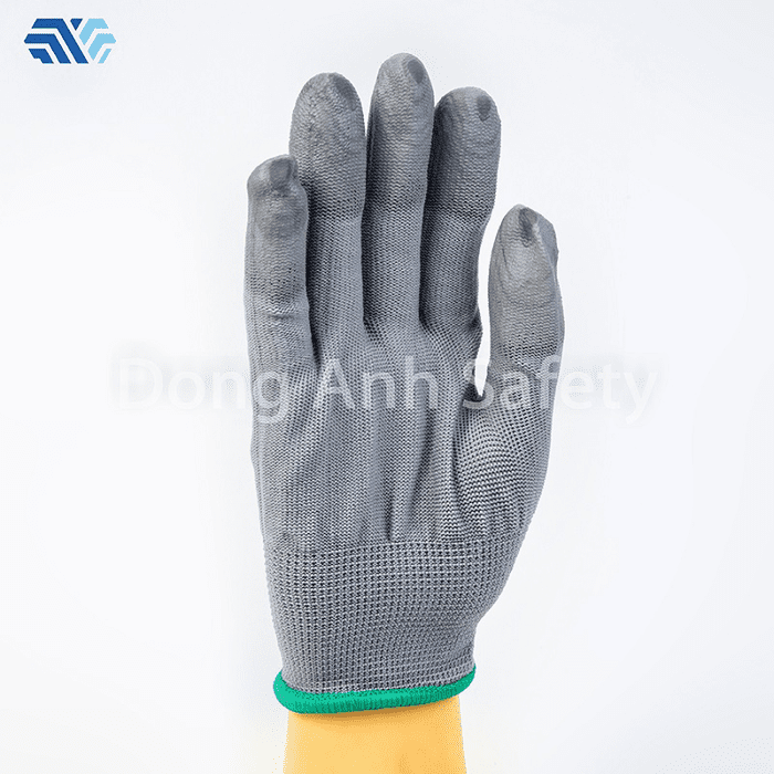Găng tay phủ ngón xám là sản phẩm được tin dùng bởi người lao động trong nhiều lĩnh vực 