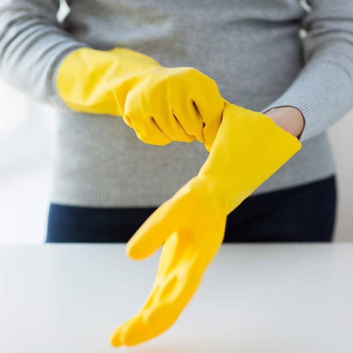 Người dùng không nên tái sử dụng găng tay quá nhiều lần nhằm đảm bảo an toàn sức khỏe (Nguồn: Sưu tầm)