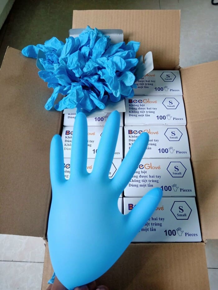 Găng tay Nitrile thực phẩm Bee Gloves có hai màu trắng, xanh (Nguồn ảnh: Sưu tầm) 