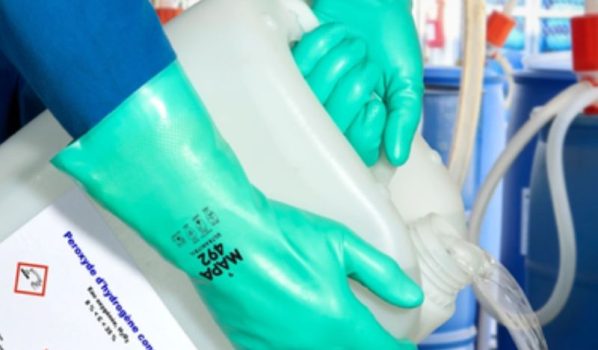 Tác hại khi không sử dụng găng tay bảo hộ chống hóa chất