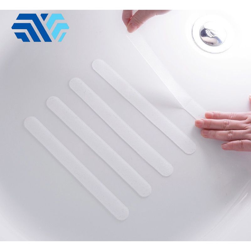 Sử dụng băng dán trơn trượt chuyên dụng