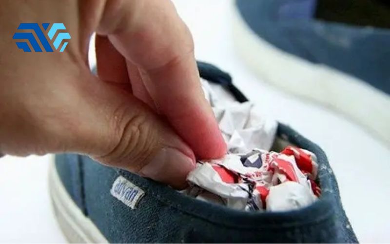 Cách làm khô giày bảo hộ lao động nhanh chóng vào mùa mưa - Hình 2