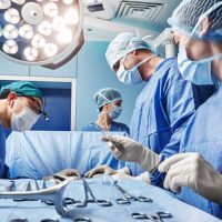 Đeo găng tay y tế lâu có sao không? Giải đáp từ chuyên gia