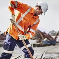 Quần Áo Bảo Hộ Ngành Xây Dựng: Những Điều Cần Biết